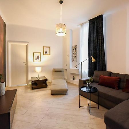 Amazing Location & Elegant Apt - Old Town Leilighet Bucureşti Eksteriør bilde