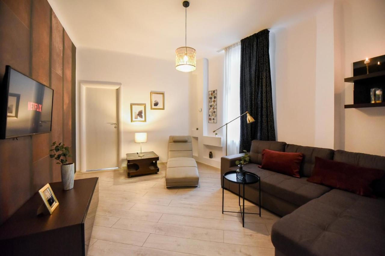 Amazing Location & Elegant Apt - Old Town Leilighet Bucureşti Eksteriør bilde