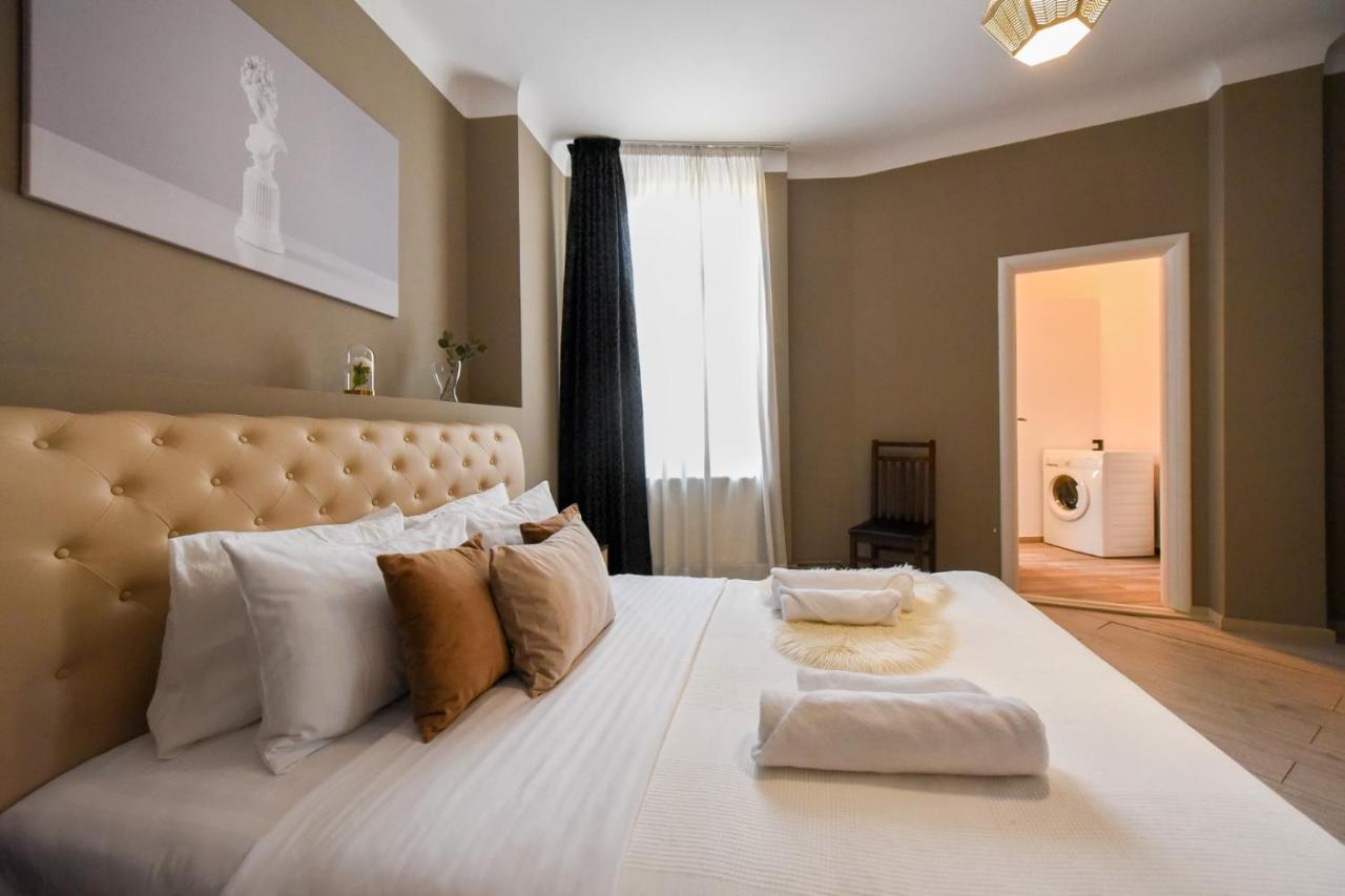 Amazing Location & Elegant Apt - Old Town Leilighet Bucureşti Eksteriør bilde