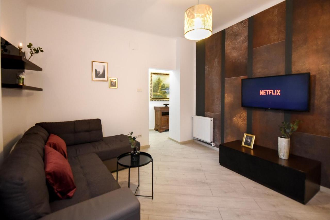 Amazing Location & Elegant Apt - Old Town Leilighet Bucureşti Eksteriør bilde