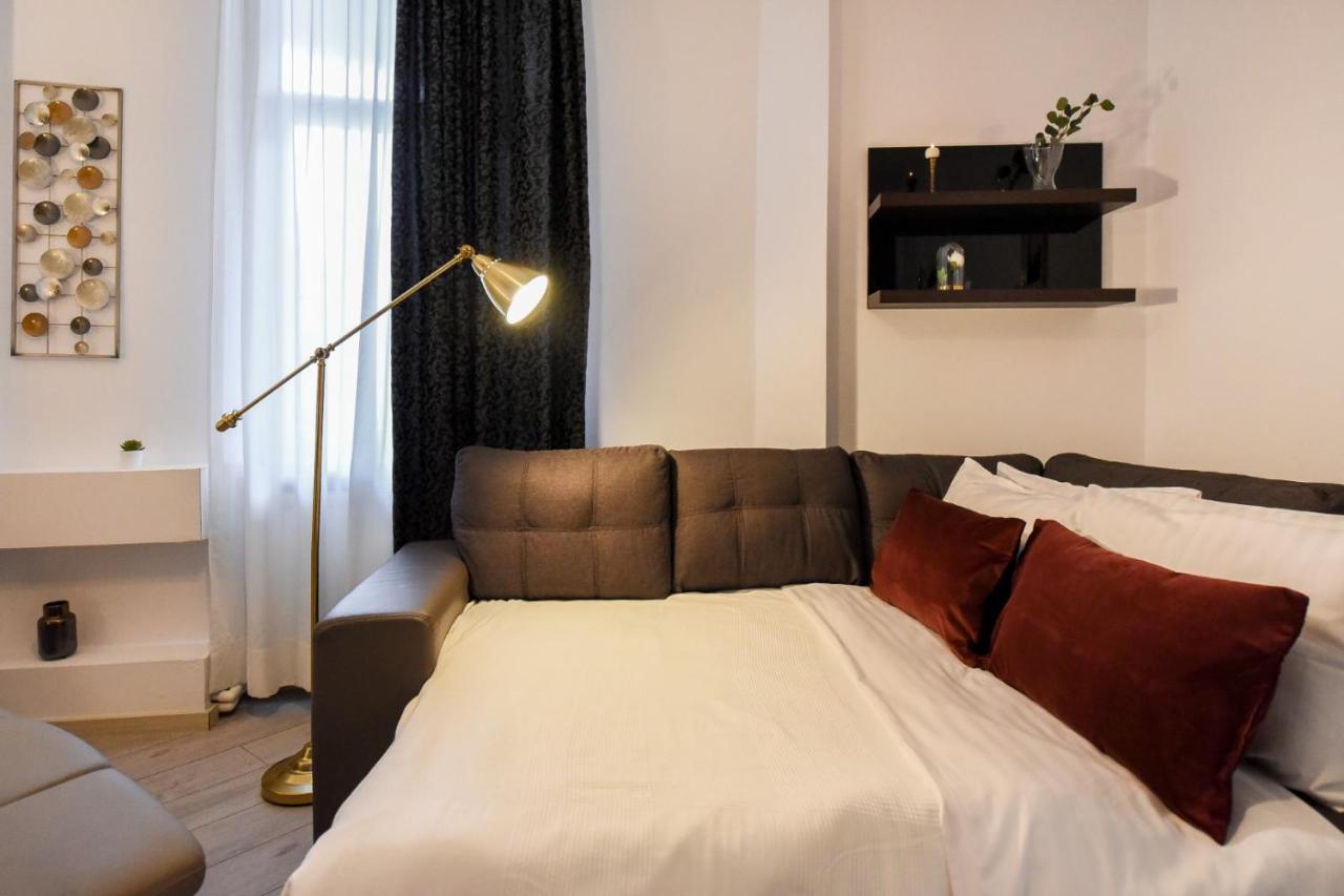 Amazing Location & Elegant Apt - Old Town Leilighet Bucureşti Eksteriør bilde