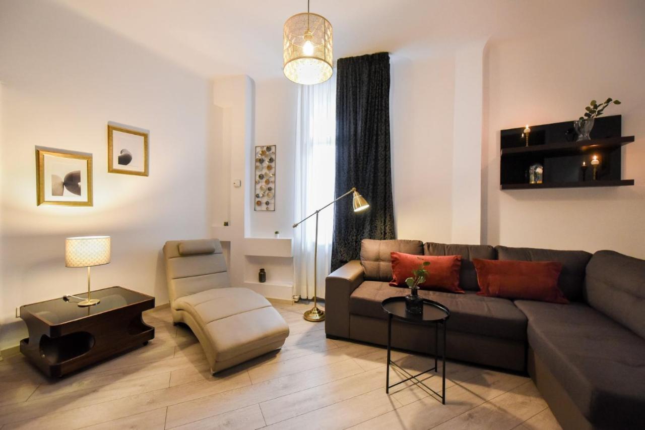 Amazing Location & Elegant Apt - Old Town Leilighet Bucureşti Eksteriør bilde