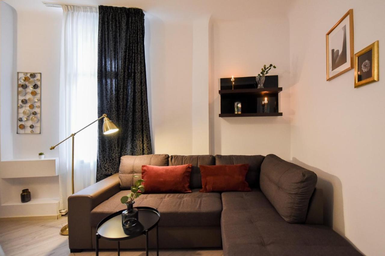 Amazing Location & Elegant Apt - Old Town Leilighet Bucureşti Eksteriør bilde