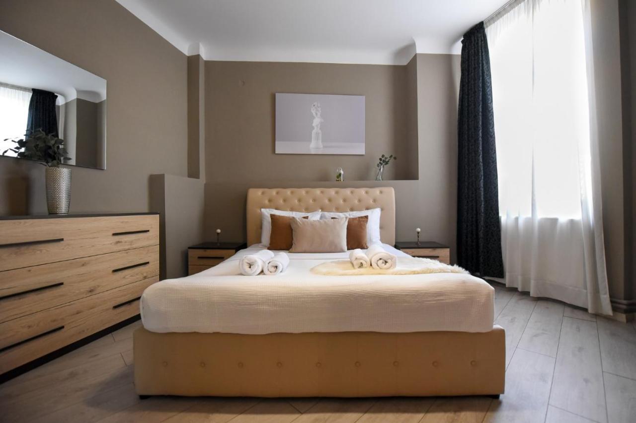 Amazing Location & Elegant Apt - Old Town Leilighet Bucureşti Eksteriør bilde
