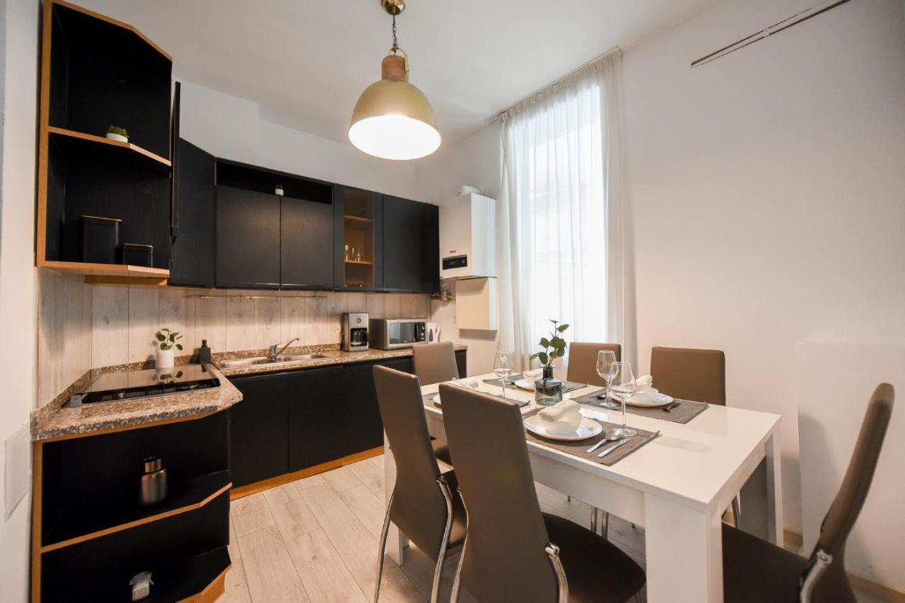 Amazing Location & Elegant Apt - Old Town Leilighet Bucureşti Eksteriør bilde